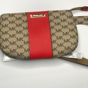 Micheal Kors Fanny packs 😳